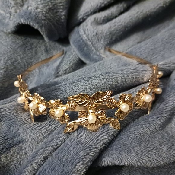 GORGEOUS TIARA